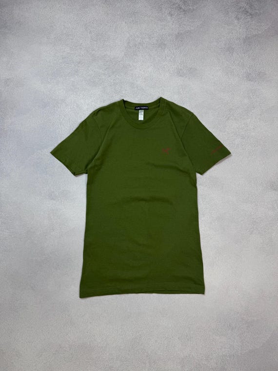 Arc'teryx, Arcteryx Vintage Evolution In Action Khaki Green Mens USA T-Shirt SIze S Mens