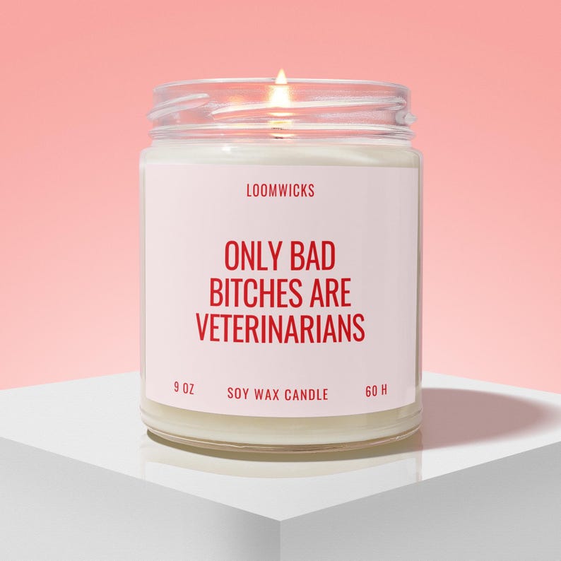 Vela de veterinaria "Bad Bitches", regalos para veterinarios, regalo divertido para veterinarios, regalos para nuevos veterinarios, regalo para futuros veterinarios, graduación de la facultad de veterinaria imagen 1