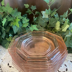 Vintage Geometric Pink Depression Glass Plates (8)