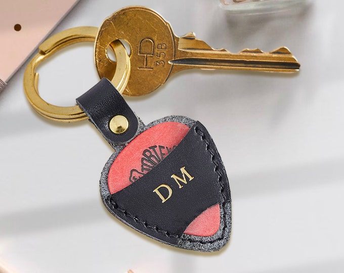 Personalized Plectrum Holder Leather Keyring | Thoughtful Keychain Gift for Musician Dad | Unique Father's Day Present for Guitarists.