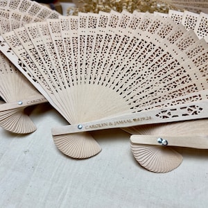 Massen-Hochzeits-Fans Rustikale Fans Hochzeit Gefälligkeiten Fan Personalisierte Hochzeit Gefälligkeiten Benutzerdefinierte Handfächer Hochzeits-Gastgeschenke Hochzeit Fans
