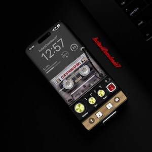 Retro Tape Player iPhone Wallpaper | Mobile Phone Wallpaper | iOS LockScreen Wallpaper | Cellphone Wallpaper | 149