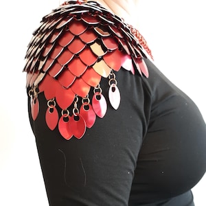 Mini Pixi Chainmail Shoulder Armor with Fringe Scalemail Shoulder Armor with Fringe Mail Armor Dragon Scale Cosplay Armor Scalemail Pauldron