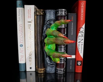 Creeping Out Book Nook