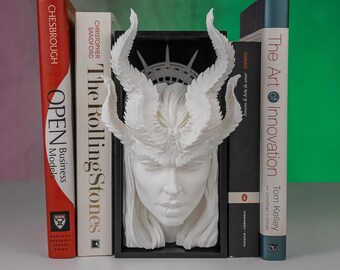 Succubus to Books Book Nook