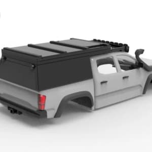 Może przedstawiać: Szara ciężarówka typu pickup z czarną obudową kempingową, bagażnikiem dachowym i fajką. Ciężarówka ma czerwone światła tylne i czarny tylny zderzak. Obudowa kempingowa ma płaski wierzch i jest przeznaczona do montażu na skrzyni ładunkowej.