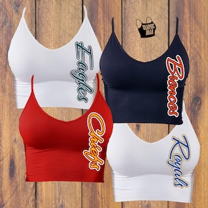 Benutzerdefinierte Team V-Ausschnitt Langes Crop Top Spaghetti Strap Cross Back College Universität Chefs Royals Broncos Adler Giants Jets Abnehmbare Pads