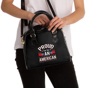 Stolz darauf, eine amerikanische Schulterhandtasche zu sein - Patriotische Tragetasche, Geldbörse mit USA-Flagge, Geschenk zum Unabhängigkeitstag im All-American Style