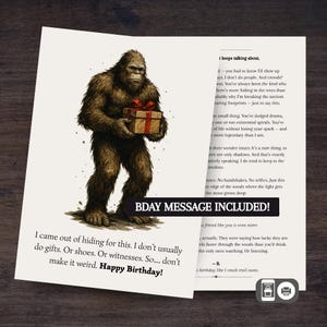 Kartka urodzinowa z Bigfootem – Cyfrowe pozdrowienia z kryptydą – Z tekstem – Zabawna Sasquatch do druku PNG + PDF