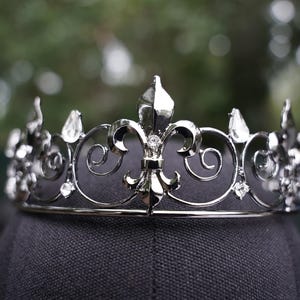 Corona circular de metal oscuro Nola Fleur de lis, corona nupcial, regalo de cumpleaños, boda, diadema unisex, rey, reina, hombre, graduación, redonda, peltre, negro