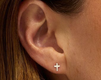 Boucles d'oreilles croix en argent sterling délicates : Bijoux chrétiens