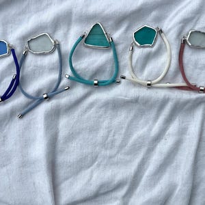bracelet en verre de mer | réglable en verre de mer | bracelet unique en son genre | bijoux en verre de mer | en nylon avec cordon de serrage | bracelet de plage