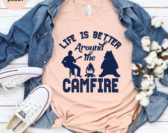 Das Leben ist besser am Lagerfeuer Unisex T-Shirt, Camp Life Shirt, Lager Shirt, Camping Shirt, Reise Shirt, Camping Crew Shirt