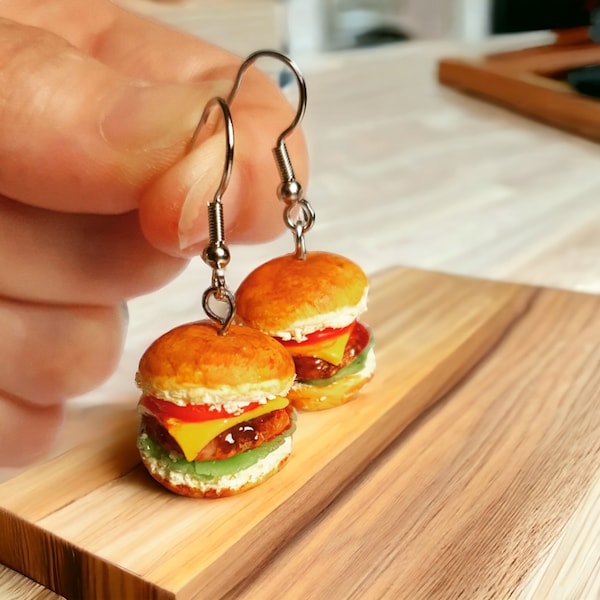 Boucles d'oreilles hamburger, boucles d'oreilles légères burger king size, boucles d'oreilles hamburger mignonnes en pâte polymère amusantes faites à la main, cadeau alimentaire miniature