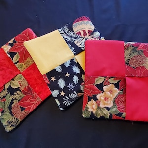 Holiday Kitchen Potholders, Festive Christmas Hot Pads for the Kitchen Decor Gift, Two Layers of Cotton Fabric, Trivet Gift for Cooking