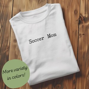 Geschenk für Fußball Mama, Fußball Mama Shirt, Sport Mama T-Shirt, Fußball Mama Geschenke, Spieltag Fußball Shirt, Fußball Mama Shirt