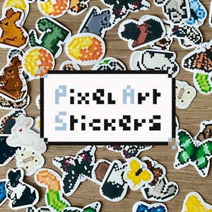 Peut inclure: Un ensemble d'autocollants pixel art avec divers motifs, notamment des papillons, des animaux et des aliments. Les autocollants sont de différentes couleurs et formes, avec le texte "Pixel Art Stickers" dans un encadré blanc.