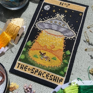 Korsstygnsmönster för rymdskeppet - Rymdtarot - Modernt broderi PDF