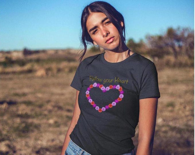 Frauen T-Shirt mit Blumenherz