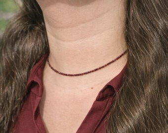Rhodolith-Granat – Halskette mit natürlichem Granat und 2 mm facettierten Perlen – Damenschmuck – Zarte Halskette