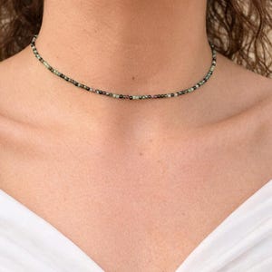 Collier Ras‑de‑Cou Rubis Zoïsite Facetté 2 ou 3 mm – Énergie, Courage & Harmonie du Cœur – Bijou Fin Fait Main