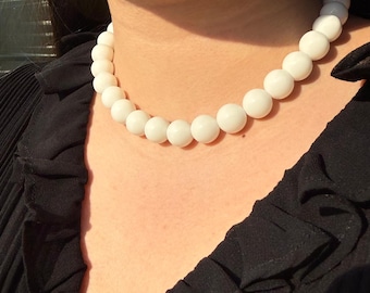 Natural white agate stone necklace with 10 or 12 mm beads - white bead necklace - timeless necklace - custom-made necklace