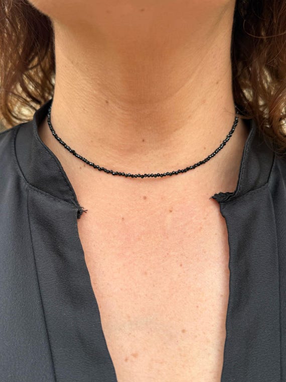 Collier ras du cou en pierre naturelle tourmaline noire en perles facettées de 2 ou 3 mm - Collier sur mesure