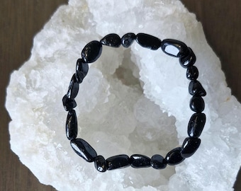 Black tourmaline - tumbled stone bracelet - natural stones - lithotherapy - black tourmaline bracelet - protective stone