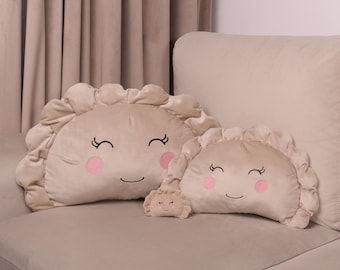 XXL Pierogi Plush Pillow – Handmade Dumpling Cushion | Giant Gyoza, Empanada, Ravioli-Inspired Decor | Soft Cuddly Toy for Foodies