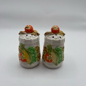 Vintage Fred Roberts Co. Ceramic Salt and Pepper Shakers, Ceramic Fruit & Daisy Salt Pepper Shakers Made in Japan