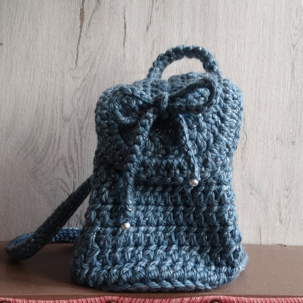 petit sac a dos crochet bleu ou rose