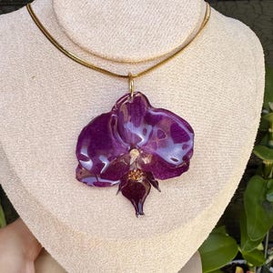 Real Orchid Resin Necklace – Preserved Flower Pendant – Botanical Jewelry – Nature-Inspired Orchid Gift – Fairycore minimalist Accessory