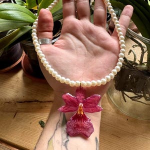 Real pink Orchid Necklace, Stunning Botanical Pendant for Everyday Wear, Perfect Gift for Birthdays or Anniversaries