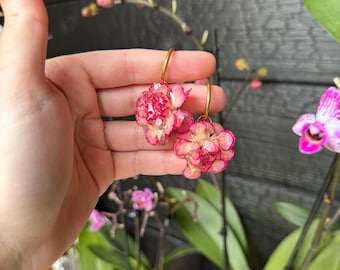 Pendientes de claveles rosas naturales. Joyería botánica.