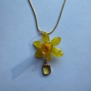 Narcissenketting, gouden ketting, sierlijke sieraden, echte lentebloemen, handgemaakt cadeau voor minimalistisch, Valentijnsdagcadeau