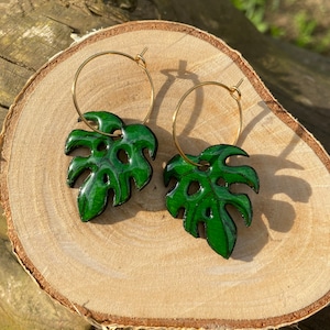 Wooden Monstera Earrings, Artisan Crafted Leaf Design for Stylish Accessories, Thoughtful Gift for Birthdays or Anniversaries