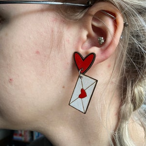 Liebesbrief Ohrringe- Handbemalt auf Holz Romantischer Schmuck