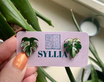 Monstera albo stud earrings Minimalist posts Wooden jewellery Lasercut design Botanical jewelry Green houseplant Handmade christmas gift