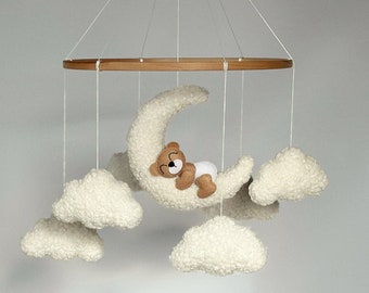 Mobile Teddy Bear boucle Nuvole Boucle Genere neutro mobile Nursery decor boucle Regalo di gravidanza Nuvole mobile Orso bruno mobile