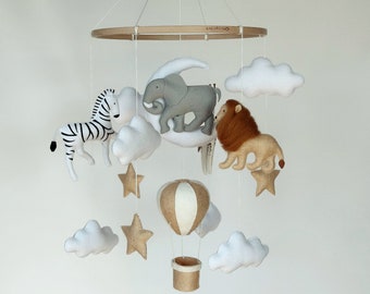 Baby mobile neutral animals Africa safari giraffe Newborn baby shower gift giraffe,lion,elephant,zebra  Africa nursery mobile felt Safari