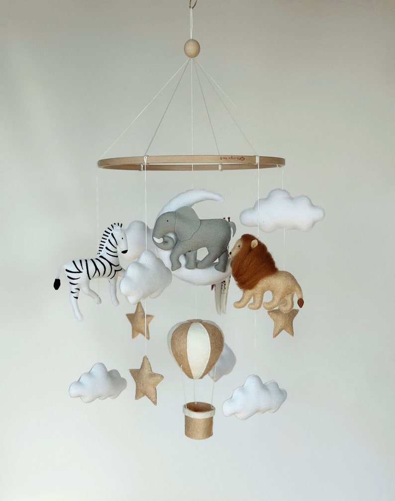 Baby mobile neutral animals Africa safari giraffe Newborn baby shower gift giraffe,lion,elephant,zebra Africa nursery mobile felt Safari 画像 1