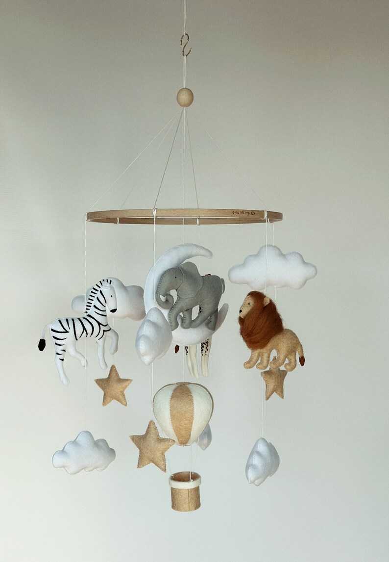 Baby mobile neutral animals Africa safari giraffe Newborn baby shower gift giraffe,lion,elephant,zebra Africa nursery mobile felt Safari zdjęcie 3