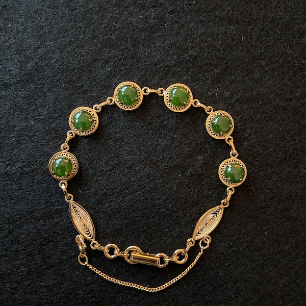 Chain bracelet | delicate gold plated filigree bracelet with six nephrite British Columbia jade stones | vintage