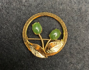 MCM round floral brooch | RARE | brooch with two nephrite jade cabochons, two leaves, gold plated, vintage