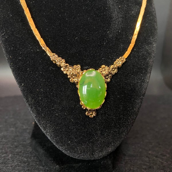 Vintage necklace | boho style gold plated flat cobra chain necklace with nephrite BC jade cabochon and floral daisy cherry blossom design