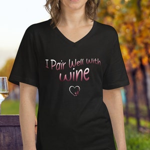 Combino bien con vino cuello en V - Camiseta negra