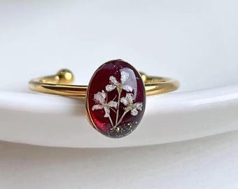 Bague en or ovale réglable véritable petite fleur blanche délicate - bague rouge délicate fleur naturelle - bague cadeau fleur séchée en résine faite main