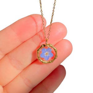 Real Blue Forget-Me-Not Blossom Circle Charm Necklace – Symbol of Love, Friendship & Remembrance – Dainty Real Flower Jewellery Gift for Her