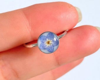 Bague ajustable fleur fine fine myosotis - Bague petite fleur bleue naturelle délicate - Bague commémorative en résine faite main avec fleurs séchées