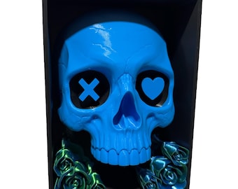 Librero gótico con calavera y flor: regalo romántico y oscuro inspirado en Lights Out